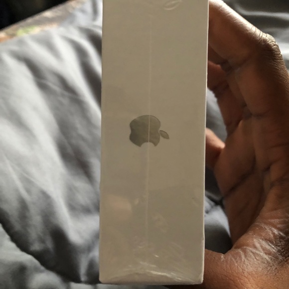 Generation 2 Airpods - Picture 2 of 3